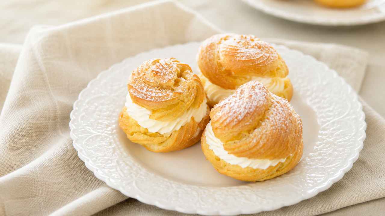Cream Puff Delights Dessert Lovers with Crispy Shells and Smooth Filling