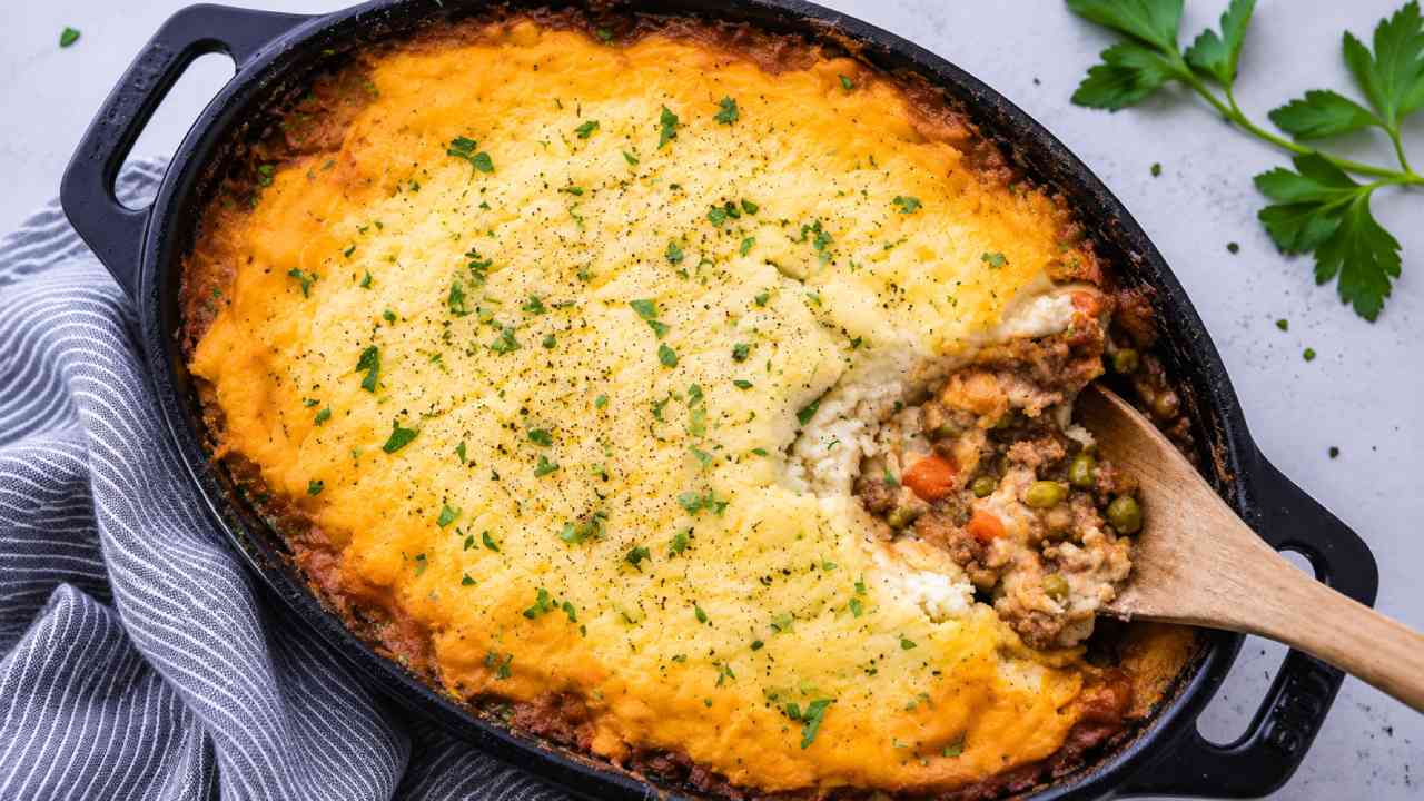 Classic Shepherd’s Pie with Rich Lamb and Creamy Mashed Potatoes