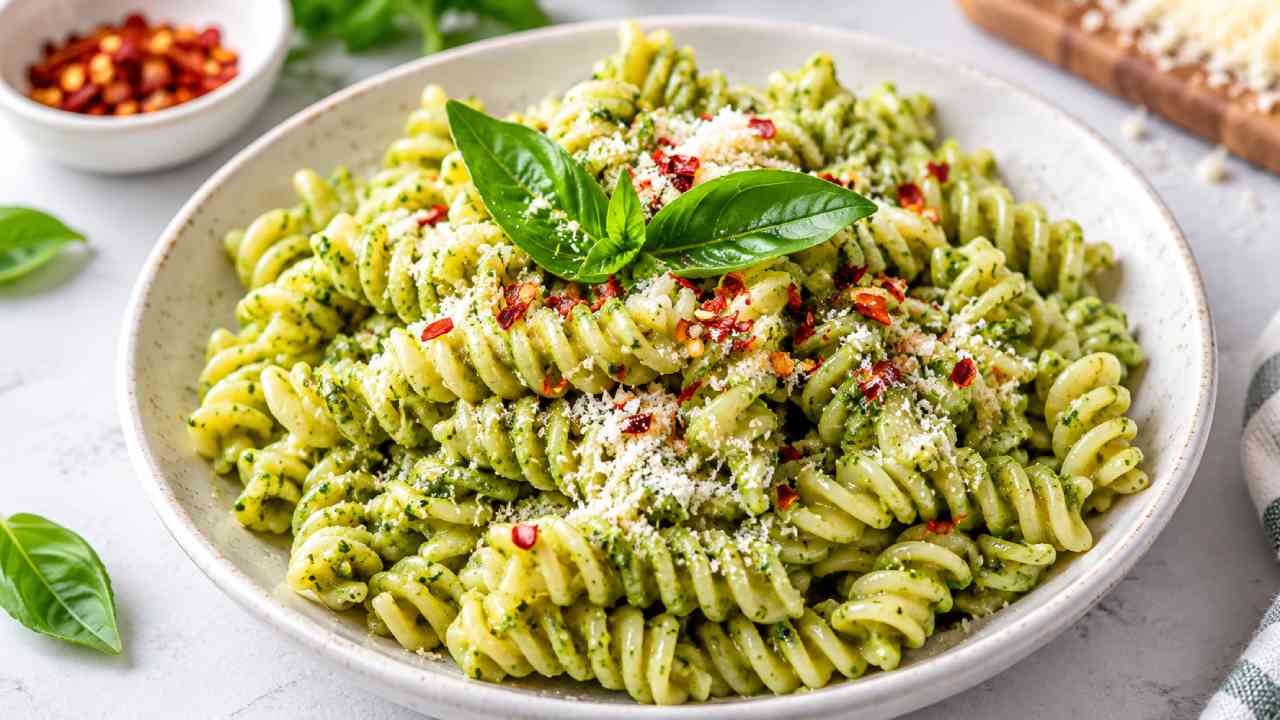 Avocado Pesto Pasta, a Creamy and Fresh Healthy Meal